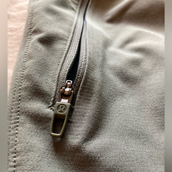 Lululemon License to Train Joggers Green Size men’s XS 29” inseam sweatpants - Picture 4 of 8